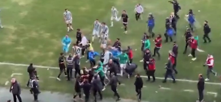 Giải bóng đá Thổ Nhĩ Kỳ tiếp tục xảy ra ẩu đả, 5 cầu thủ bị đuổi khỏi sân